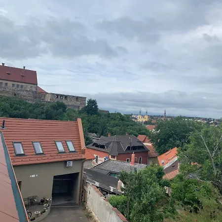 Castle Hill Premium * Эгер