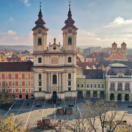 Castle Hill Premium Апартаменты Эгер