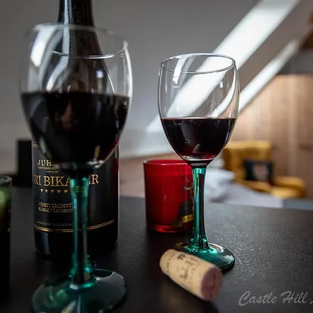 Castle Hill Premium Апартаменты *