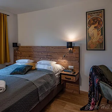 Castle Hill Premium Апартаменты